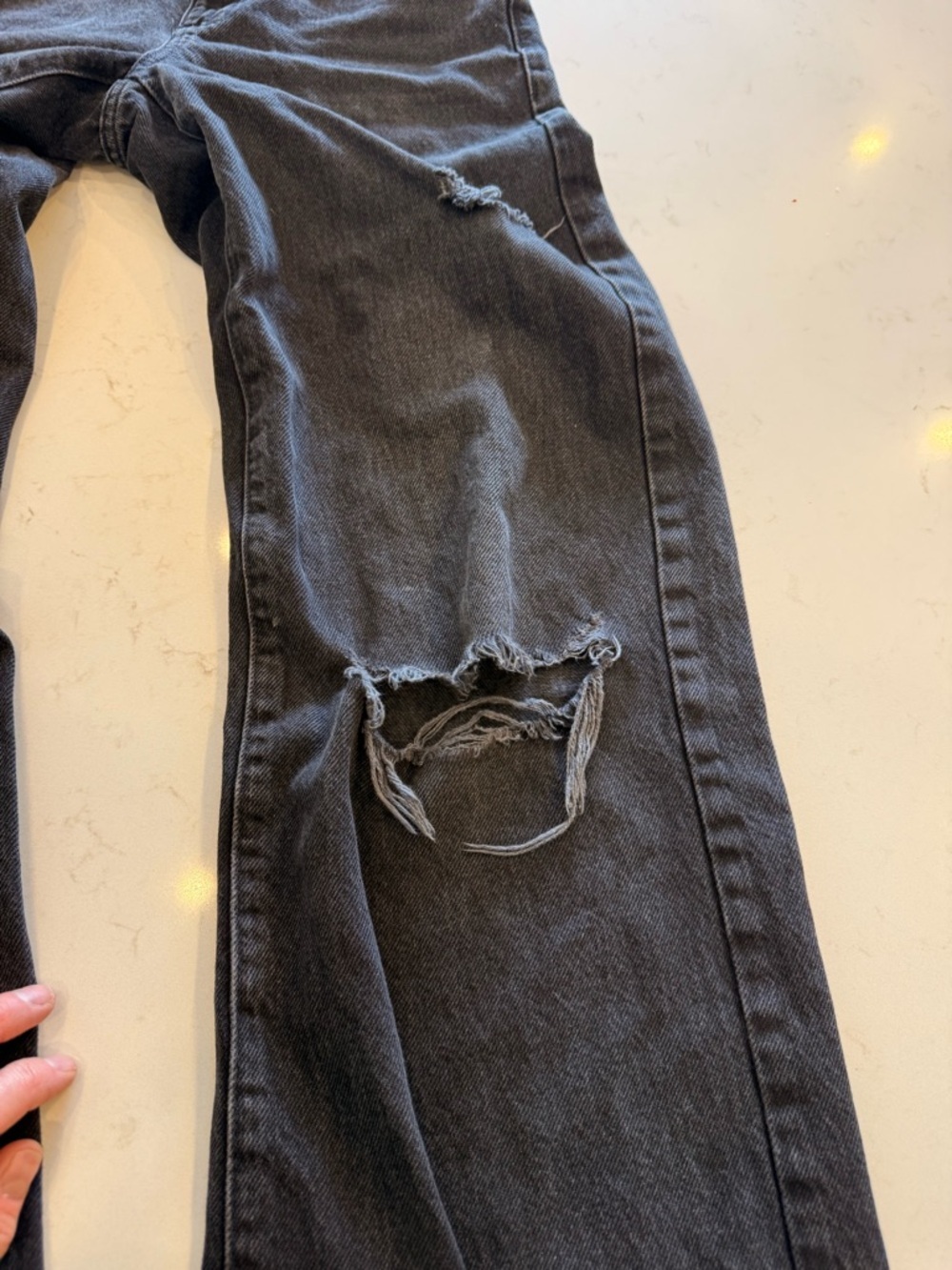Garage high rise, wide leg, distressed Jeans in Washed Black - Picture 7 of 8
